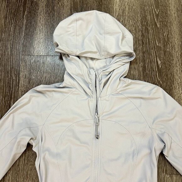EUC Lululemon REVERSIBLE In Flux Jacket Silver Fox Gray Zip-Up Size 6 Athleisure - Picture 5 of 16